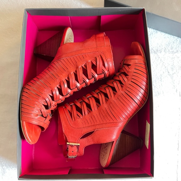 Size 12 Vince Camuto Red Emore Leather Woven Sandal - Picture 2 of 13